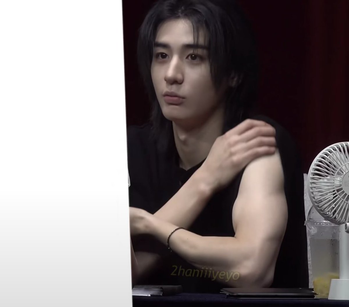 iamdangerousguy's tweet photo. 얼굴 존나 애긴데 팔이 ㄷㄷ
아... 걍 신고하고싶다 어디에라도 https://t.co/O5kDxISDJF