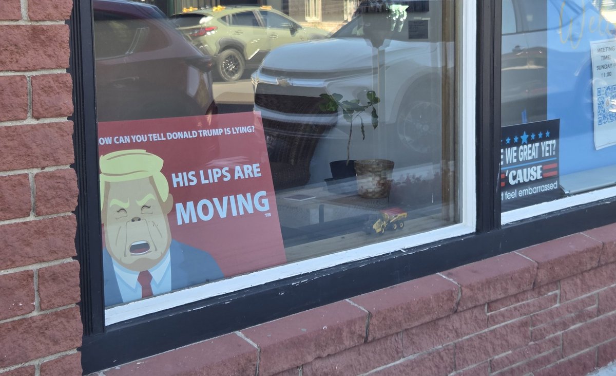 No_MI_Take's tweet photo. Closed minds: The Unitarian Universalist Comgregation of Petoskey has catty anti-Trump signage at their small headquarters. https://t.co/5dI77X7kTV