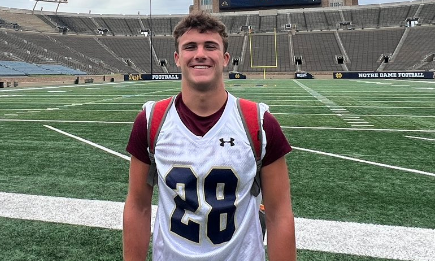 sixstarfootball's tweet photo. EVENT COVERAGE | Defensive Prospects Impress a Notre Dame

📈Strong showings elevate recruiting stock in front of Notre Dame staff

📖Full recap+scouting reports now live!

STORY▶️https://t.co/eBXmvlzMEw

@AntonioBAmato @Dray2LeJet @aidancarp1 @BrennanCou64127 @DixonKeegan35 @JaxsonDoaks @jekyven @KadeKlein10 @kieranmaloney24 @primetimemo1 @Brighton_s6 @KyleYoung11NK