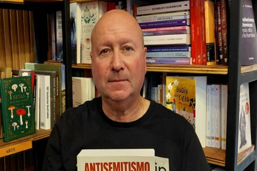 CCIUruguay's tweet photo. Entrevista a #AlejandroGrobert: el estudio de la historia del pueblo judío, el antisemitismo, el sionismo, el Estado de Israel y la realidad de Medio Oriente ha sido una constante en mi vida, por @federicaborda https://t.co/RkqfgE3oIj https://t.co/Nzgnsm9JJl