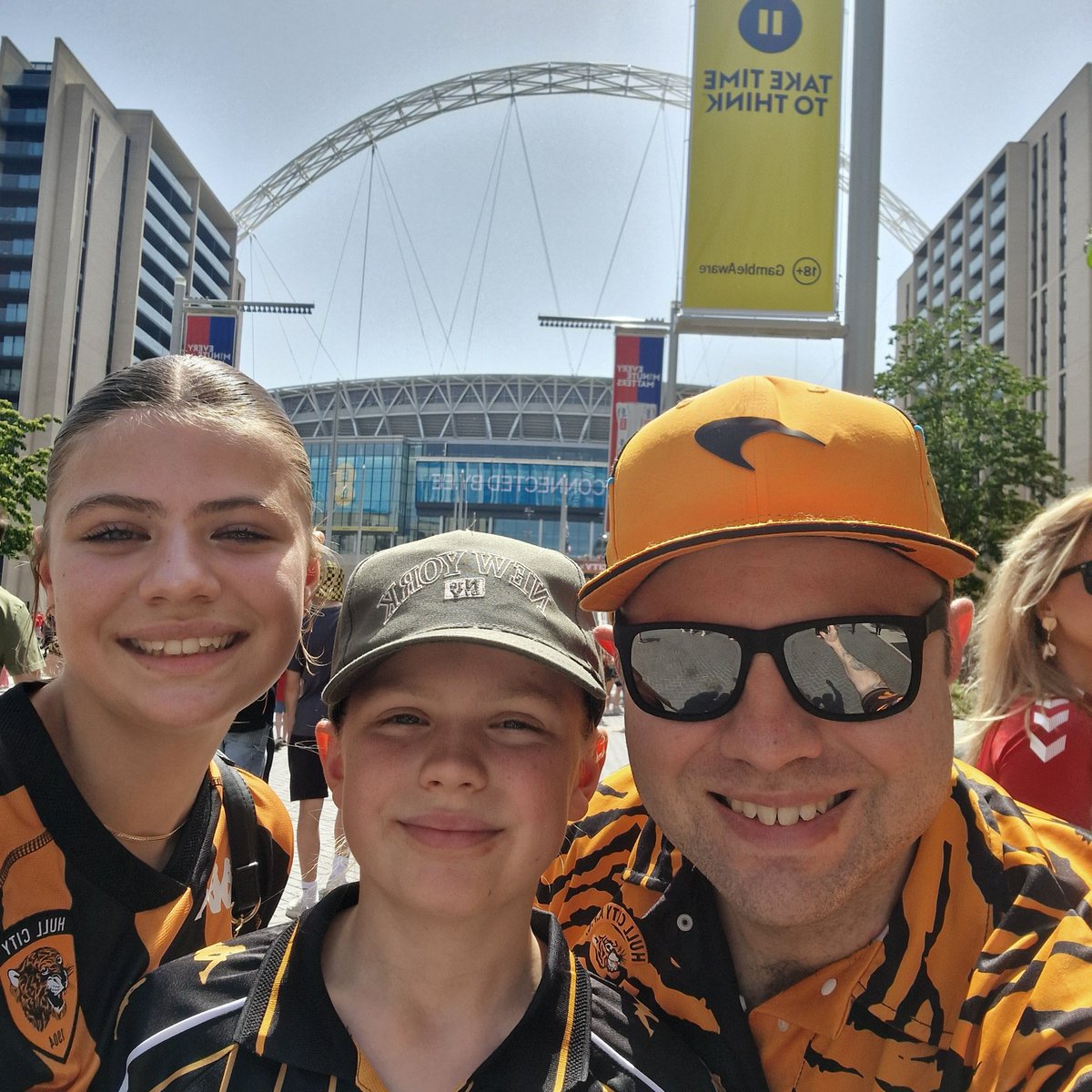 Jimmye_17's tweet photo. @HullCity What a day 🧡 https://t.co/6ne53CCIWG
