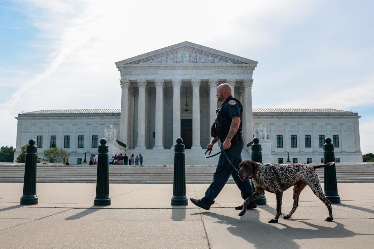 nypost's tweet photo. Supreme Court sides with Trump admin in green card holders immigration case https://t.co/qQtteQfX2Z https://t.co/XN5A5FAncj