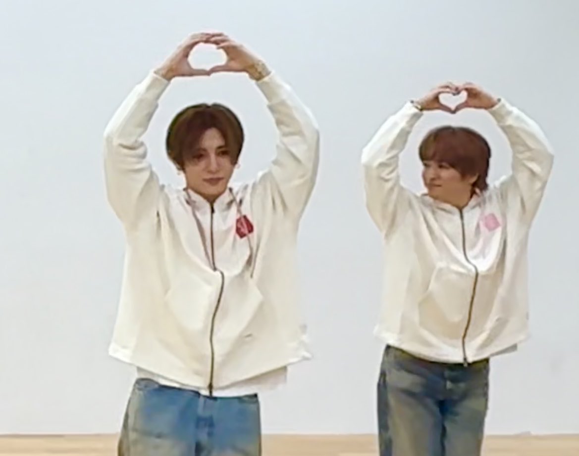 leo_r59's tweet photo. いつも🫶🏼が上手くできないwwww https://t.co/GdLWQJnoGQ