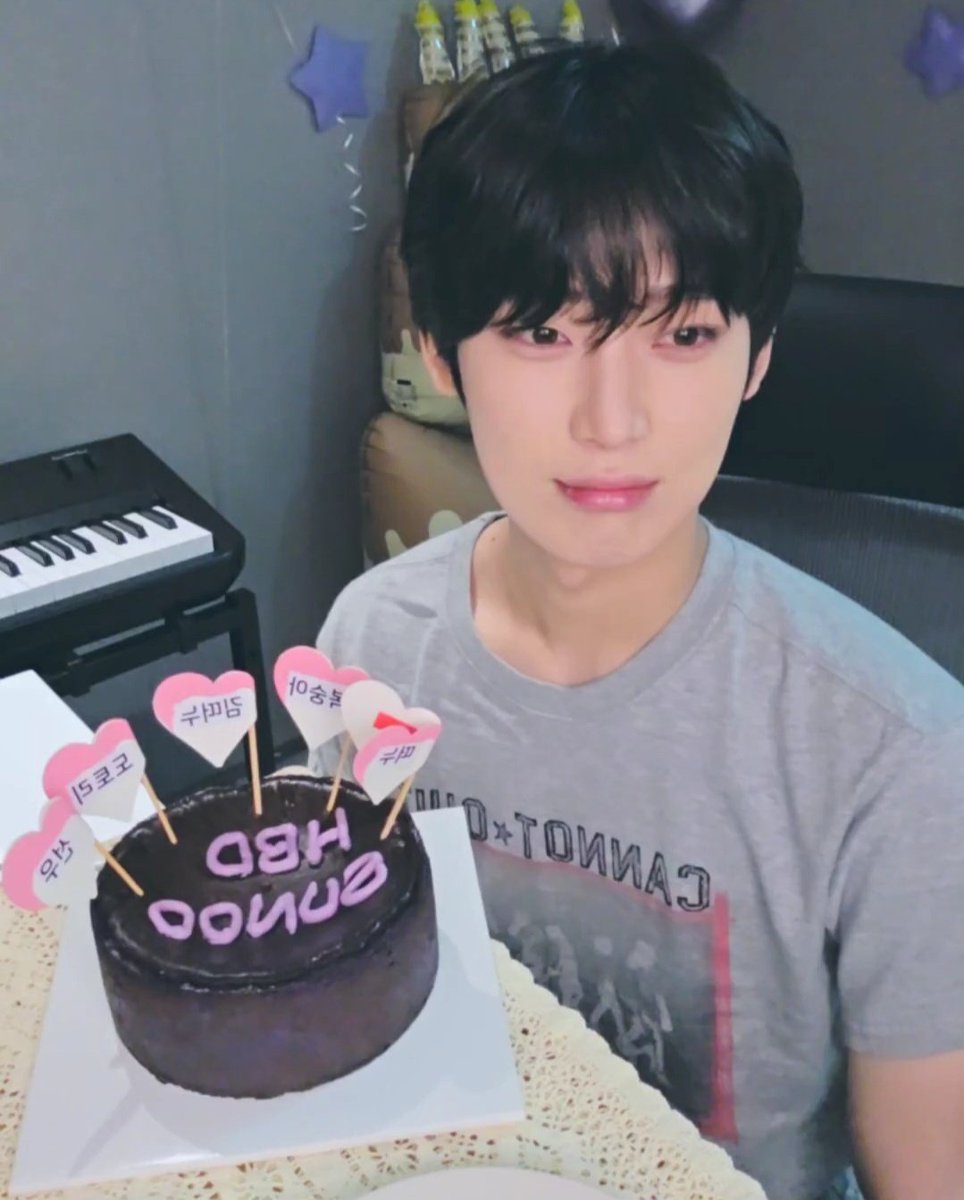 sunoo_clothes's tweet photo. #챱챱_떠눙이_생일축하하쟈_챱챱

#rt 추첨 한분께 선우 손민수 옷을 보내드립니다 국내 주소 한정 https://t.co/sui3ORkeJI