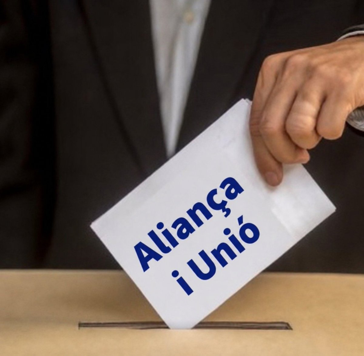 perinno's tweet photo. Un LLIMAC professional del jesuïtisme #pujolista 👴🏻🇪🇸💸 que a la @JNCatalunya ja vivia de la moma.

Un titella que MAI no serà batlle perquè NOMÉS era llepes i minyona del franquista @xaviertrias 🇪🇸 i potser ara ho serà de @jordiaragonesm☝️
👇
https://t.co/utmzPIiWhL

©️perinno🏌🏻‍♂️ https://t.co/m8LCcweNTB