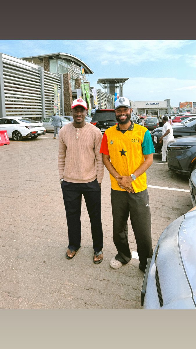 RichardKomprah's tweet photo. It’s TOO COLD season!
Happy to wear the brand. Don’t forget to get your TCYN Cap or Scarf.

Anyway, wishing the Black Stars all the best tonight! 🇬🇭
#KXT
#Komprah
#TCYN https://t.co/qE2Pffad1t
