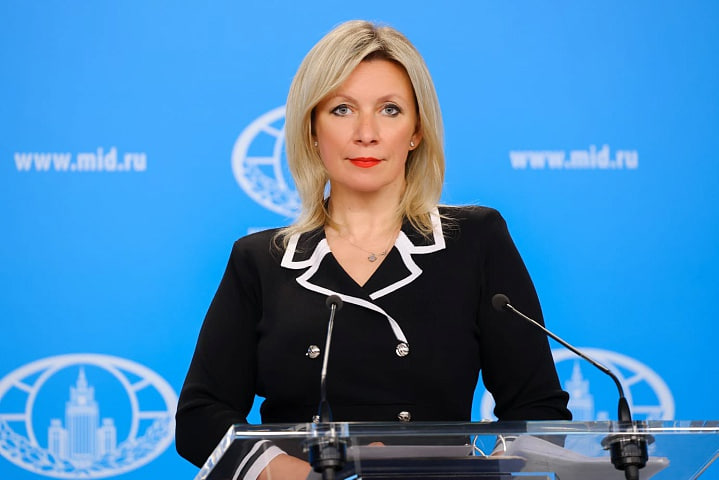 RusBotschaft's tweet photo. 🎙Pressesprecherin des russischen Außenministeriums Maria Sacharowa zur US-Finanzierung von Biolaboren im Ausland

💬 Die amerikanische Seite setzt alles daran, vor der Weltöffentlichkeit die Beweise dafür zu verbergen, dass die US-Regierung vor allem über das Verteidigungsministerium mehr als 120 Biolabore in über 30 Ländern, darunter mehr als 40 in der Ukraine, finanziert. Wie das russische Verteidigungsministerium bereits erklärte, wurden im Laufe der militärischen Spezialoperation in der Ukraine eine Reihe von Dokumenten und Belegen sichergestellt, die den wahren Charakter der Zusammenarbeit zwischen dem Pentagon, seinen Auftragnehmern und der Ukraine im militärbiologischen Bereich ans Licht bringen. Die Enthüllungen der scheidenden US-Geheimdienstkoordinatorin Tulsi Gabbard, die sich kurz vor ihrem Rücktritt zu einem Akt der Wahrheit durchrang, lassen diese Angelegenheit jetzt in einem neuen Licht erscheinen.

🔴 Ein Blick auf die Fakten genügt: Mehr als ein Drittel aller US-Labore im Ausland befinden sich in einem einzigen Land, das an Russland grenzt und in dem 2014 mit Unterstützung Washingtons und anderer westlicher Hauptstädte ein verfassungswidriger Staatsstreich durchgeführt wurde. Die Rede ist von der Ukraine. Die von amerikanischer Seite vorgelegten Informationen zeugen davon, dass auf ukrainischem Gebiet in US-Biolaboren Erreger von Milzbrand, Tularämie, Tuberkulose, Afrikanischer Schweinepest, der Newcastle-Krankheit, Coronaviren des Nahost-Atemwegssyndroms und des Schweren Akuten Atemwegssyndroms, der Marburg-, Ebola- und Lassa-Viren sowie der Pest gelagert wurden.

☝️ Ich betone: In den Biolaboren in der Ukraine wurden Erreger gefährlicher Infektionskrankheiten erforscht und aufbewahrt, die als potenzielle Kampfstoffe für biologische Waffen gelten. Zu den betreffenden Einrichtungen zählen das Diagnostiklabor Cherson, das Institut für Veterinärmedizin der Nationalen Akademie der Agrarwissenschaften in Kiew, das Zentrale Referenzlabor des Ukrainischen Forschungsinstituts für Pestbekämpfung namens I. I. Metschnikow in Odessa sowie das Diagnostiklabor Transkarpatien. Für Bau und Ausstattung dieser vier Einrichtungen stellte Washington 9,25 Millionen US-Dollar bereit. Hauptauftragnehmer war das US-Unternehmen Black & Veatch.

💬 Wir hoffen, dass die US-Behörden ihre Untersuchung zur Finanzierung biologischer Forschung im Ausland zum Abschluss bringen und sich entschließen, alle vorliegenden Fakten offenzulegen. Wir gehen davon aus, dass den Erklärungen konkrete Schritte folgen werden. Insbesondere erwarten wir, dass die Verantwortlichen Konsequenzen ziehen mit dem Ziel, dass kein Staat mehr militärisch ausgerichtete Bioprogramme auf dem Territorium eines anderen Staates finanziert – oft ohne dessen Wissen, unter erheblichem Risiko für die Gesundheit der dortigen Zivilbevölkerung und mit Auswirkungen auf die Nachbarstaaten.

Im Wortlaut auf Englisch lesen: https://t.co/RkWpGZL7yx

@RusBotschaft