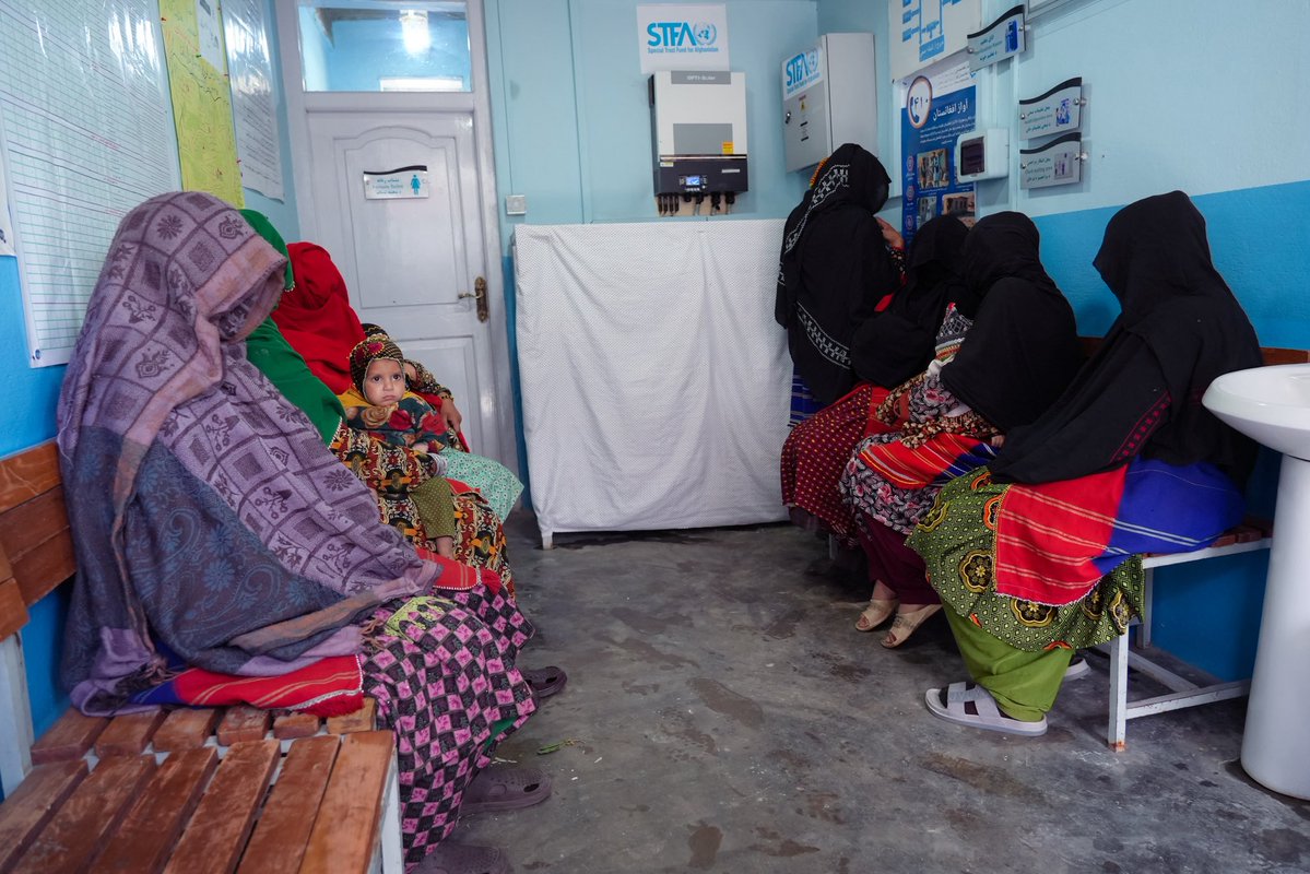 UN_STFA's tweet photo. This week, @UN_STFA is on mission in Eastern Afghanistan.
Starting in Nuristan Province, we visited Chatras Family Health House in Parun District:
🏥 Healthcare closer to communities
☀️ Solarization by @UNDPAf
👩⚕️ Services, supplies & capacity by @UNFPAAfg
#DeliveringAsOne https://t.co/piSxbGAqnG