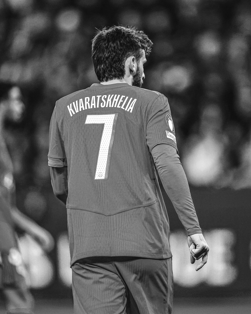 PSGINT_'s tweet photo. its heartbreaking to see Kvicha Kvaratskhelia completly forgotten after the season he had 💔 https://t.co/flyhVlksNU