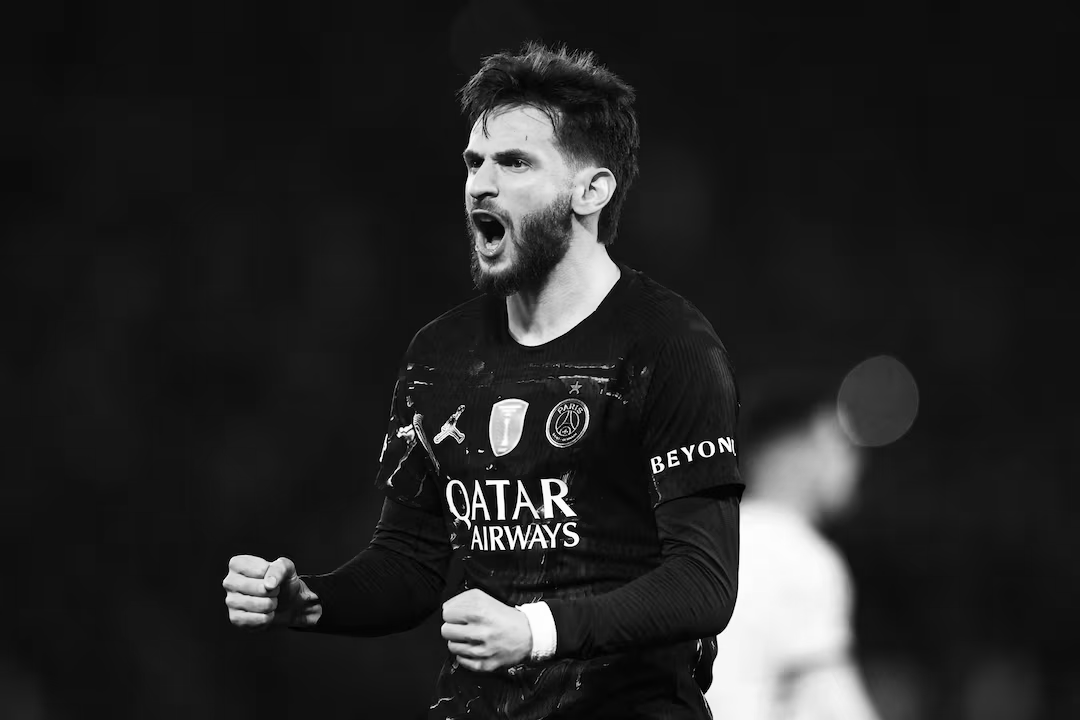 PSGINT_'s tweet photo. its heartbreaking to see Kvicha Kvaratskhelia completly forgotten after the season he had 💔 https://t.co/flyhVlksNU