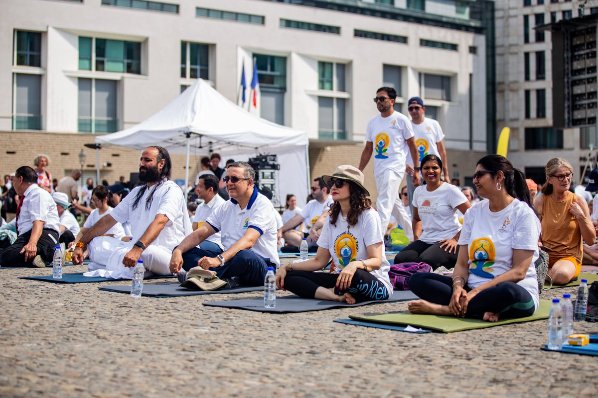 eoiberlin's tweet photo. Chief Guests MdB (MP) Axel Knoerig and District Mayor of Berlin Mitte, @StefRemlinger highlighted Yoga’s surging popularity in Germany as a practice for mindful living and holistic health. Swami Suddhichaitanya led a meditation session.  (2/3) https://t.co/HXMnYu0foe