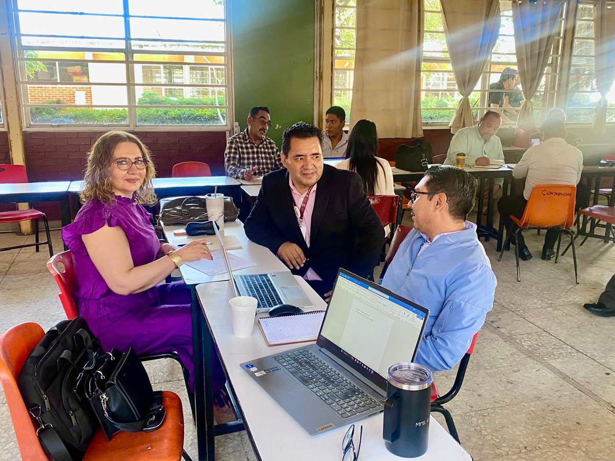 _RobledoJM's tweet photo. Octava sesión #CTZ en sede #EST19 ✅  

Seguimos afinando el CTE octava sesión, aplicando lo visto y preparando el giro a convertirnos y fortalecernos como una comunidad de aprendizaje. 

#EST1 #OrgulloETI #SomosEST1 @NoemiJuarezSEB  @SEP_mx https://t.co/eu7vCSOhTx