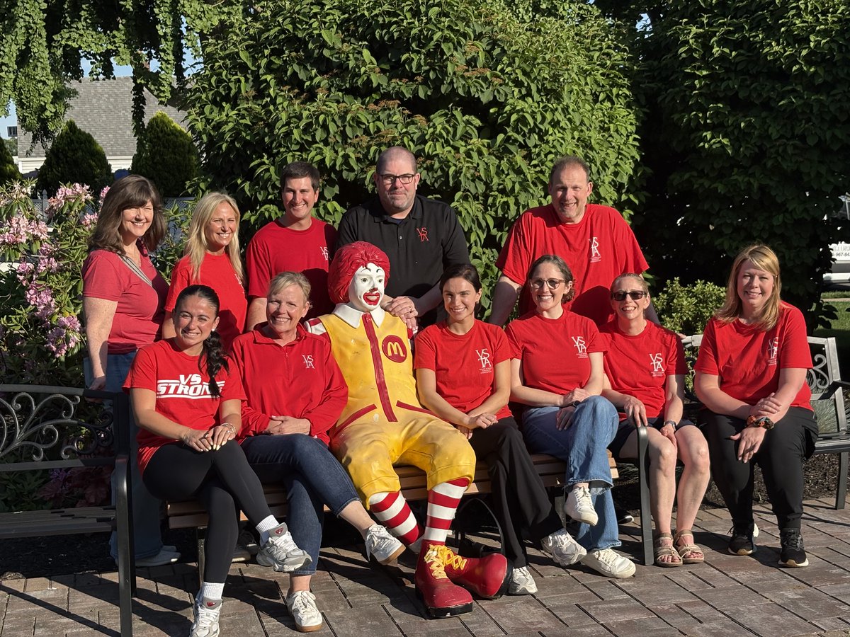 VS24District's tweet photo. VALLEY STREAM TEACHERS ASSOCIATION PREPARES MEALS FOR FAMILIES IN NEED

Valley Stream 24 teachers who are members of the Valley Stream Teachers Association prepared over 100 meals for the families of the Ronald McDonald House. #MakeTheConnection #InnovatingOurFuture #VS24 https://t.co/sVMIptunPe