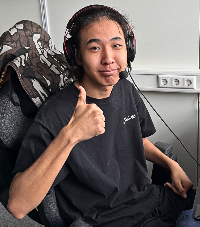 Ozzny_CS2's tweet photo. JUST IN: BCG paid Senzu's buyout and he will now be playing with s1mple permanently ‼️ https://t.co/4gl1Aty6cm