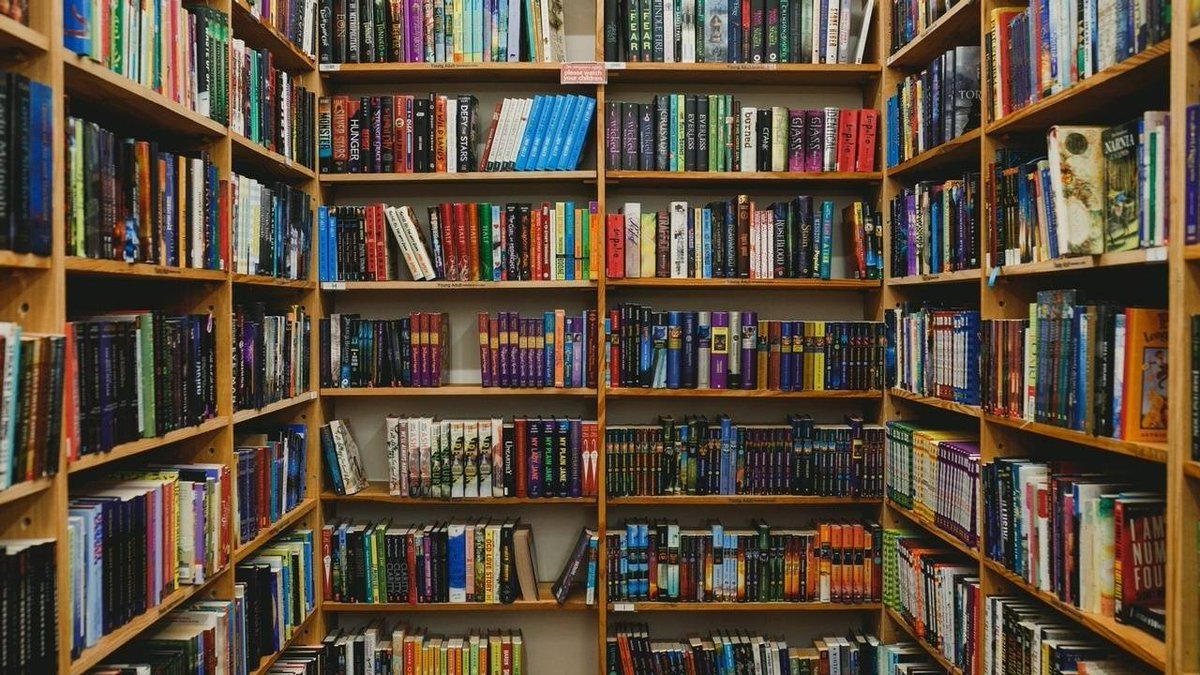 QCompounding's tweet photo. I’ve spent years reading hundreds of books on investing, risk, and decision-making.

These are my all-time favorite books per theme: https://t.co/1kumMK5BWu