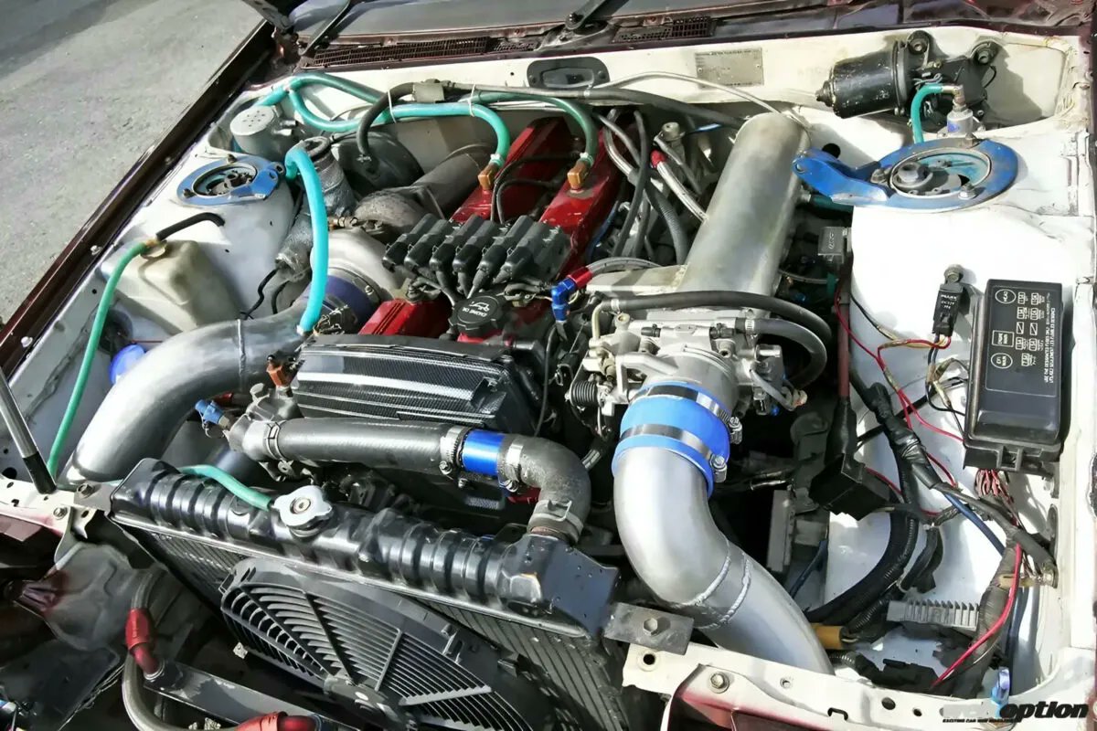 TunedCarsJapan's tweet photo. 「ハチロクじゃないハチゴーだ！」AE85に720馬力の7M-GTEを搭載した怪物のすべて
https://t.co/YH9bL0QDgw

軽量なAE85トレノに720馬力仕様の7M-GTEUを搭載。雨漏りで引退を余儀なくされたMA70スープラからパワートレインを移植し、ドラッグレース仕様へと進化を遂げた。 https://t.co/WVuMoKVHgM