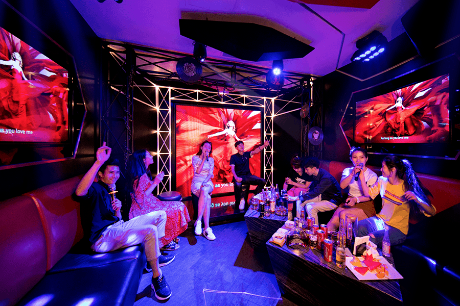Zulfika15022874's tweet photo. Sing your heart out at the KTV tonight! Every beat, every note, all the fun you need. Come join the singing party! https://t.co/jo4CcPAzGd