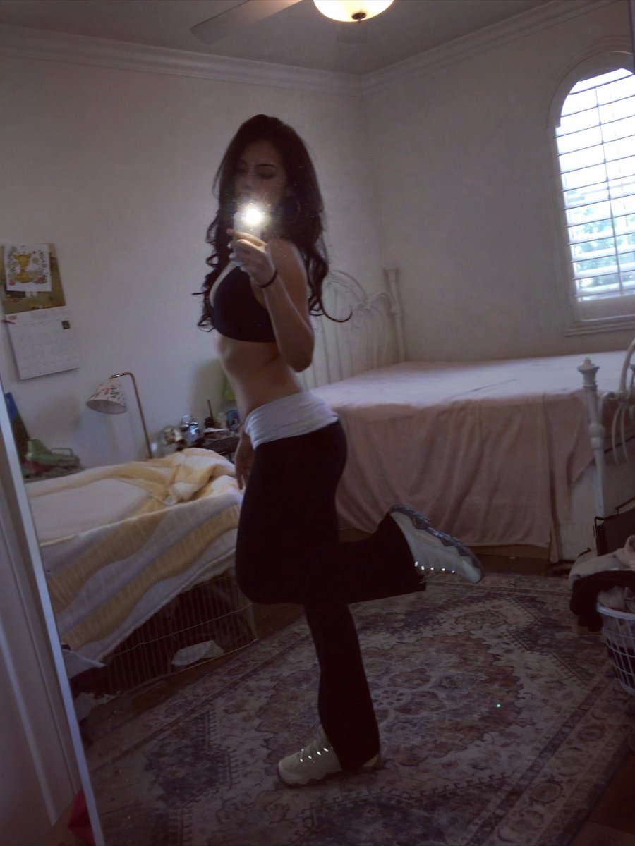 MadisonDiazzz's tweet photo. posting all my iPhone 5 pics here idc https://t.co/7Skjcg5Vt3