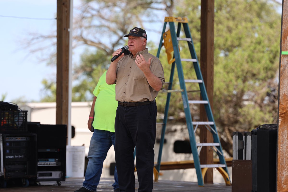 RepRonEstes's tweet photo. The Kansas Veterans Festival at El Dorado Lake was a wonderful celebration of the brave men and women who have served in the U.S. Armed Forces. It was great to meet so many veterans and their families on Friday. Thank you for your service. #WheresRon https://t.co/vxOK6B2exN