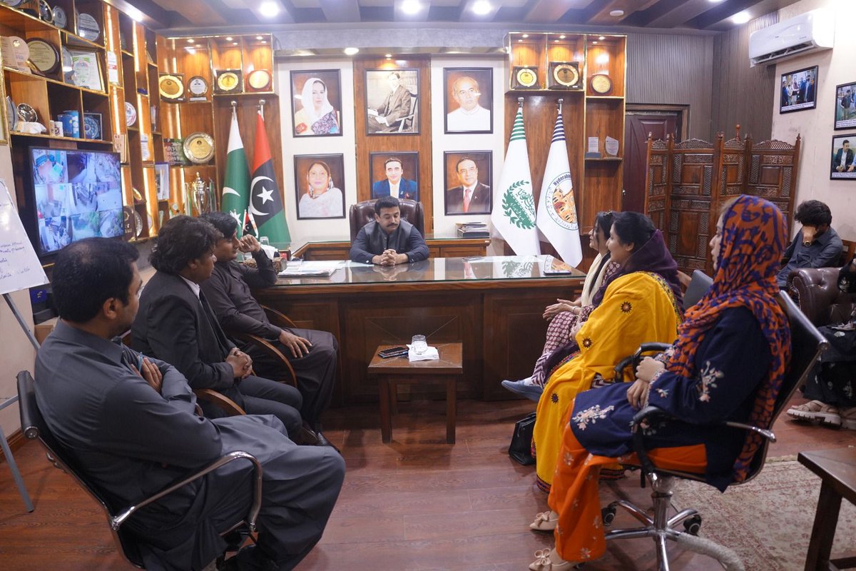 SajidaBalo64371's tweet photo. Mayor Hyderabad @KashifShoroPPP met with the National Lobbying Delegation for Minority Rights to discuss social protection for sanitary workers workers welfare and improvements in municipal services 
@BBhuttoZardari @jamkhanshoro https://t.co/99K6Mutqq2