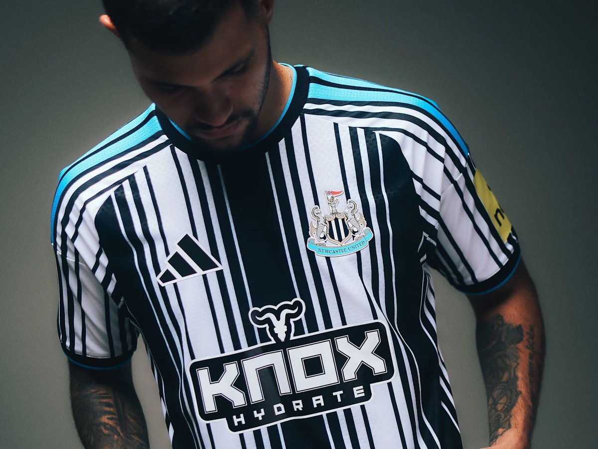 davez2010's tweet photo. New sponsor improves it instantly. I like it. #NUFC ⚫️⚪️ https://t.co/vPpgl9kkyo