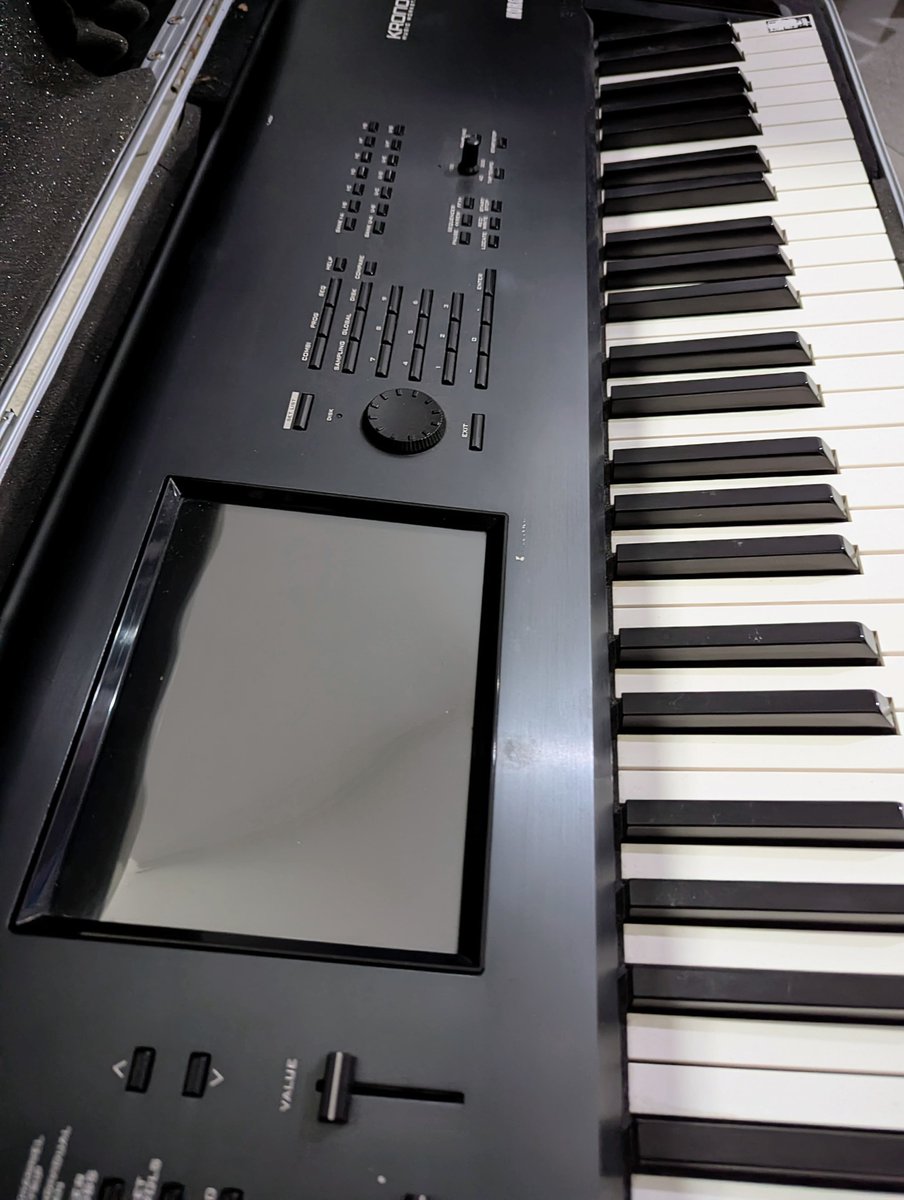 OOT_generator's tweet photo. FOR SALE ✨
KORG KRONOS X (2012)

- 73 keys
- expanded version with SSD
- custom hardcase

DM FOR PRICE AND DETAILS 🚀
#jual #korg #keyboard https://t.co/s4bIDRpcqF