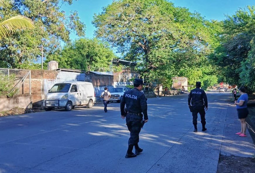 PNCSV's tweet photo. Nuestras diferentes áreas patrullan zonas rurales y calles urbanas de los distintos distritos de San Miguel Centro y San Salvador Sur.

Con el #PlanControlTerritorial garantizamos la seguridad desde las zonas transitadas hasta las más remotas. https://t.co/62Ig2pWQBM