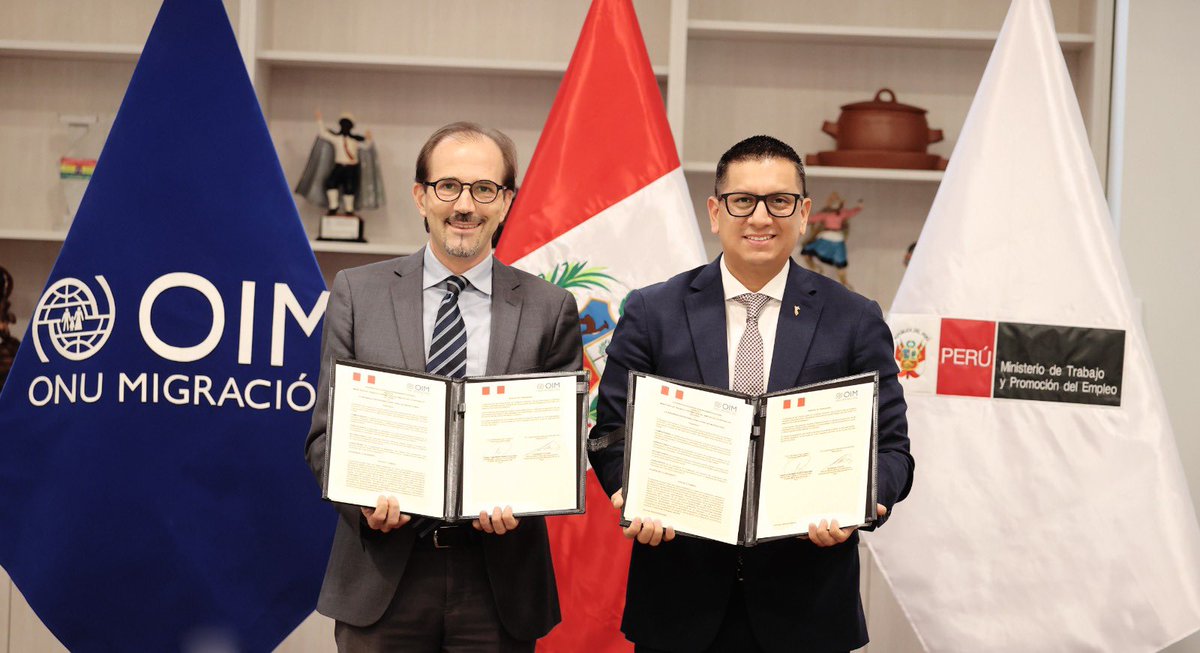 MTPE_Peru's tweet photo. 🤝 El MTPE y la OIM suscribieron un acuerdo de cooperación para fortalecer la migración laboral regular, la empleabilidad y la integración socioeconómica de la población migrante, retornada y de acogida.

El ministro de Trabajo y Promoción del Empleo, Freddy Solano, destacó que esta alianza permitirá ampliar las oportunidades de acceso al empleo formal, con igualdad de trato y respeto de los derechos laborales.

Conoce todos los detalles en la nota de prensa 👇
https://t.co/VNgY9wcUmY

#MTPE #OIM #MigraciónLaboral #EmpleoFormal #TrabajoDecente