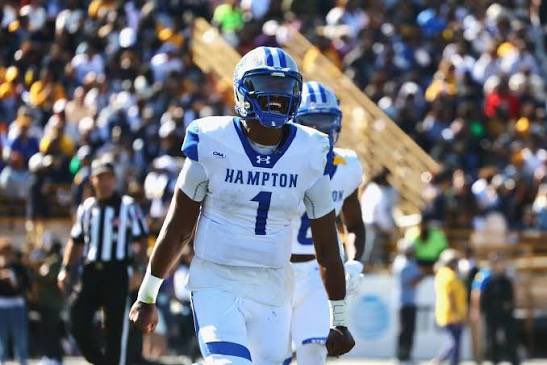 JuniorHewlettRB's tweet photo. #Agtg Extremely blessed to receive an offer from @hupirates_fb!! 
@PGRoyalsFB @CoachP_Irish90 https://t.co/PFV7E5D0jF