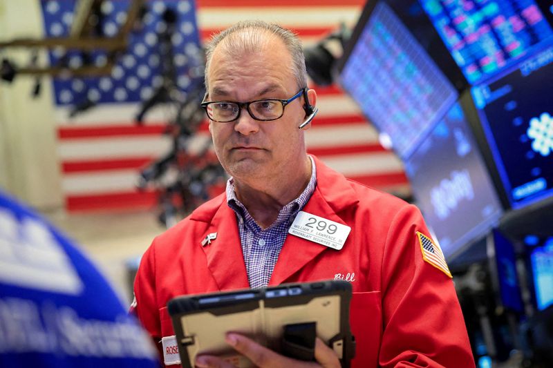 AlphaFeedX's tweet photo. Tech‑selloff unveiled: hawkish Fed whispers + AI‑budget doubts hit chips hard  

Semis tumbled, pulling the $NASDAQ and $SPX to one‑week lows. Traders are juggling tighter monetary policy with uncertain corporate AI spend, turning optimism into caution.  

Market Impact: → Bearish for Tech & Semiconductor sector  

Takeaways: Watch Fed minutes and corporate AI capex guidance for the next move.  

#Fed #AI #Semiconductors #Stocks #MarketWatch