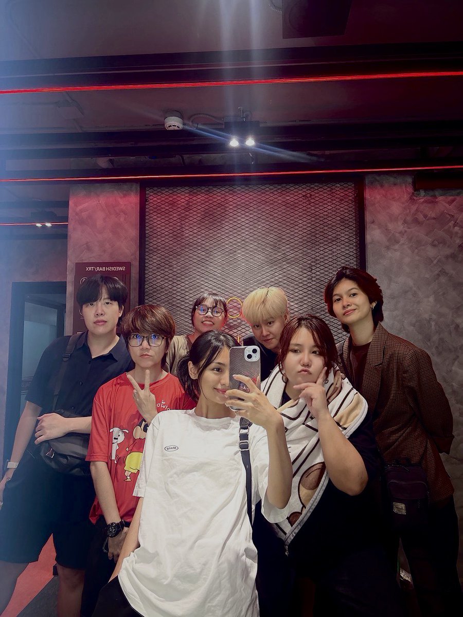 BangEarn_BTS's tweet photo. 𝒍𝒐𝒏𝒈 𝒕𝒊𝒎𝒆 𝒏𝒐 𝒔𝒆𝒆 ✨👋🏻 #bangearncoverbts https://t.co/48V4j888bN