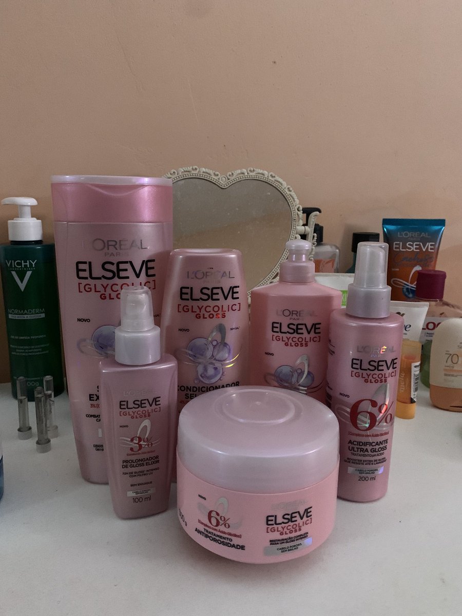 cacarolm_'s tweet photo. Desde que eu comecei a usar essa linha o meu cabelo deu uma clareada nas pontas? (Não sei se gostei disso ou não) queria saber se aconteceu isso com mais alguém https://t.co/HQ4ltTVuO5