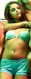 glazeddonutq's tweet photo. @rose_lovee9 @MaRamir73429787 @Lior5255717253 que gracioso son selenators cada vez que hablan de otros cuerpo cuando se les olvida que la arrastrada de selena nunca tuvo un buen cuerpo se mando hasta operar los senos y ni asi https://t.co/HKNUkpncVI