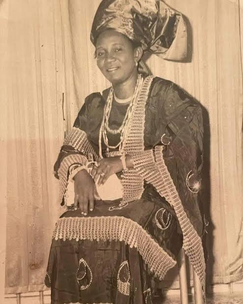 babyboy34687's tweet photo. @Zulike001 @cent_haysmall It's called Gele, not Ichafu https://t.co/2PQ3gryPl8