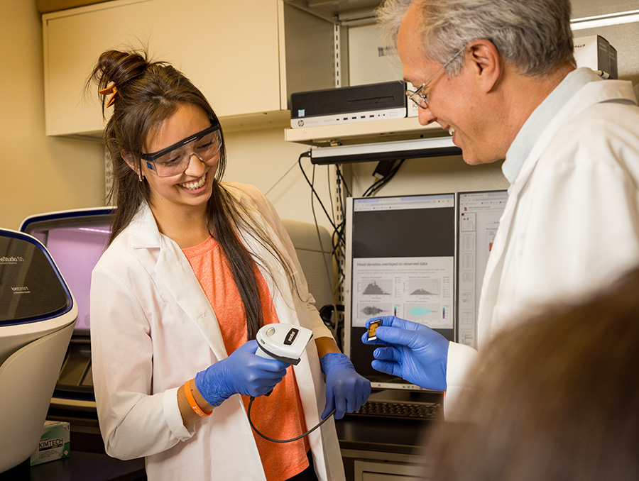 unrmed's tweet photo. From a single patient to global impact. The Peter and Takako Jones Lab is transforming diagnosis, research and hope for facioscapulohumeral muscular dystrophy (FSHD)

🔗 Read more: https://t.co/kdBPiP4Cnr

#PackPride #UNRMed #AHealthyNevada https://t.co/NEadrxUEx1