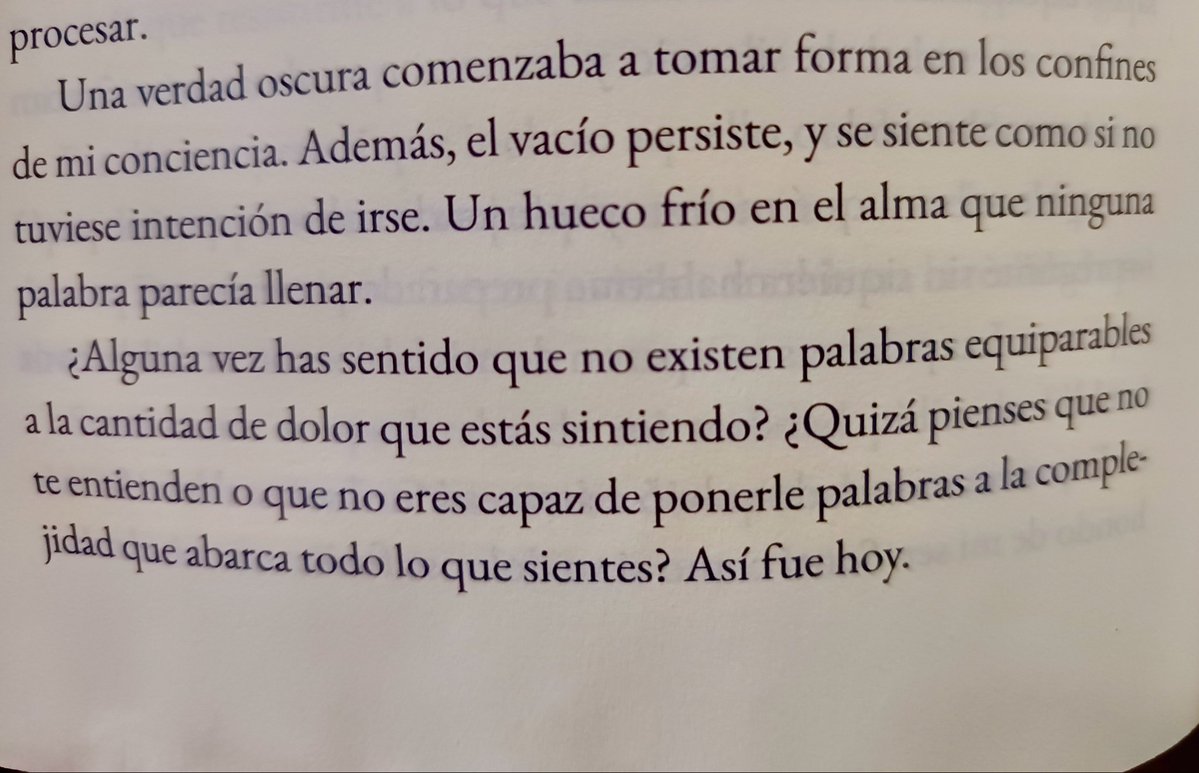 Cementedelibros's tweet photo. A veces el dolor es tan profundo que las palabras no alcanzan para describirlo. Pero reconocer ese vacío ya es el primer paso para comprenderlo y atravesarlo.
Gran fragmento del libro “exulansis” de María Sospedra Capacés. https://t.co/GGTFKxZOD8