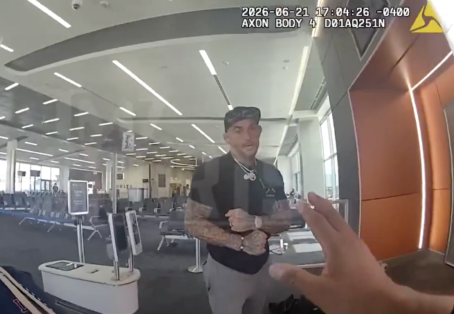 JackMac's tweet photo. So much worse than I expected....he was ready to throw down with the cop https://t.co/PYqlJz6111