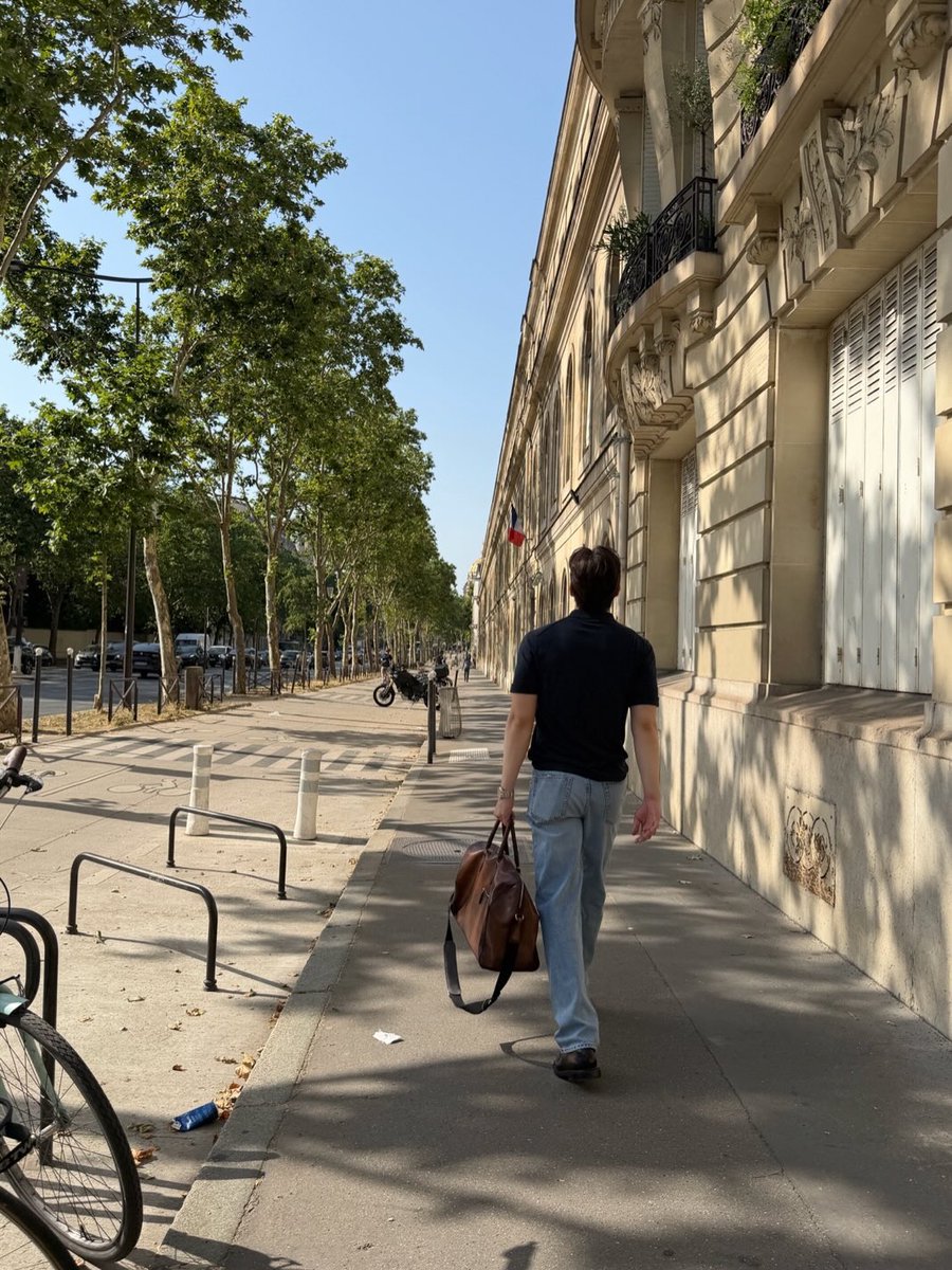 le2jh_vicky's tweet photo. 260624  03:25:22  le2jh 잊계정 instagram1️⃣

After @berluti shooting

https://t.co/QFKQnOKiXM

#이준호 #LEEJUNHO
#벨루티 #BERLUTI
#PFW #ParisFashionWeek
#잊스타그램 https://t.co/t0OIM7BRXn