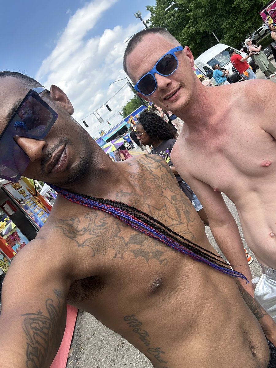 _YoungDash's tweet photo. @TheJakeAsher @TheJaxonAsher Pecs out all summer 🫶🏽💖 https://t.co/hpG2ZA43Vc