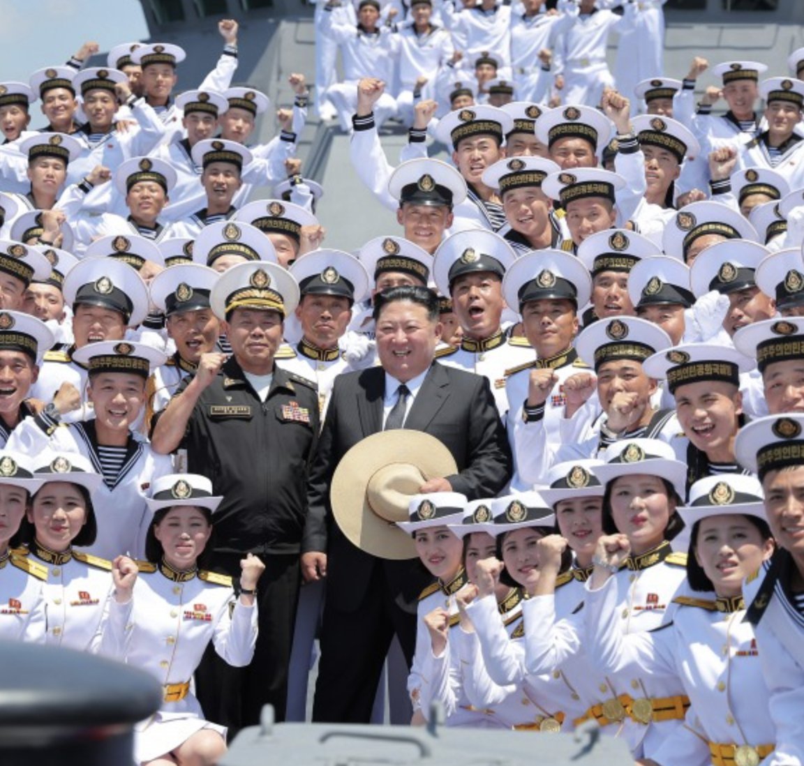 kimileyegenleri's tweet photo. Kim Jong Un Muhrip Choe Hyon’un Göreve Başlama Törenine Katıldı.  
Kim Jong Un Attended the Commissioning Ceremony of the Destroyer Choe Hyon https://t.co/f7Cm2IiSnI