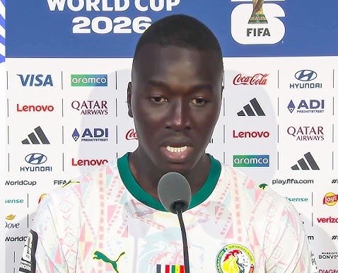 bhl212's tweet photo. 🎙️🇸🇳 Pape Gueye en conférence de presse : 

«Nous regardons l’aéroport dans les yeux» 

👀✈️ https://t.co/YJS14MXM2N
