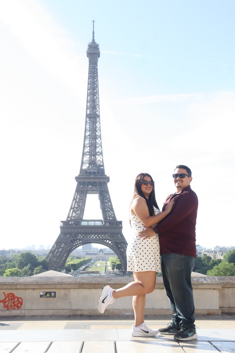 Jen_Serranoo's tweet photo. Conocí París con el amor de mi vida 💕 
Te amo! @Ale_Mugetsu https://t.co/3xgUmqDAj2