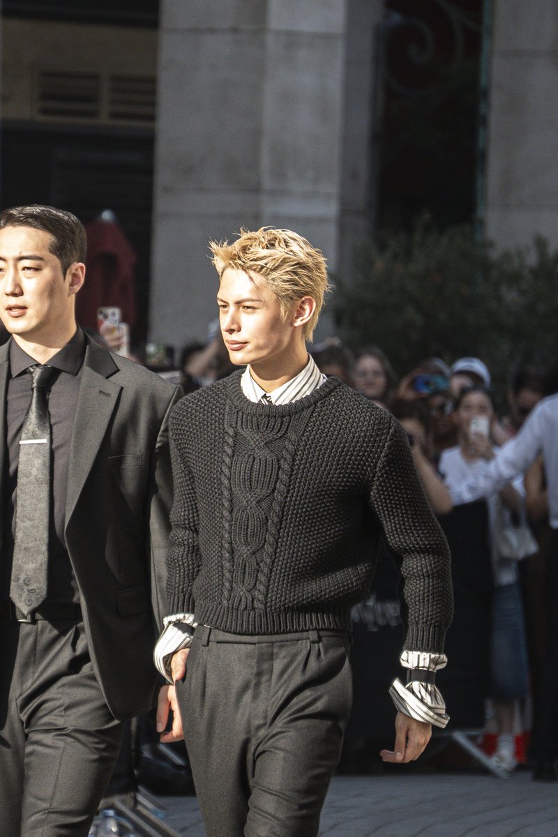 martintheprodgy's tweet photo. JAMES BLONDE. That's it that's the tweet.

cr : @ourspics1 https://t.co/Ys46eRcMVy