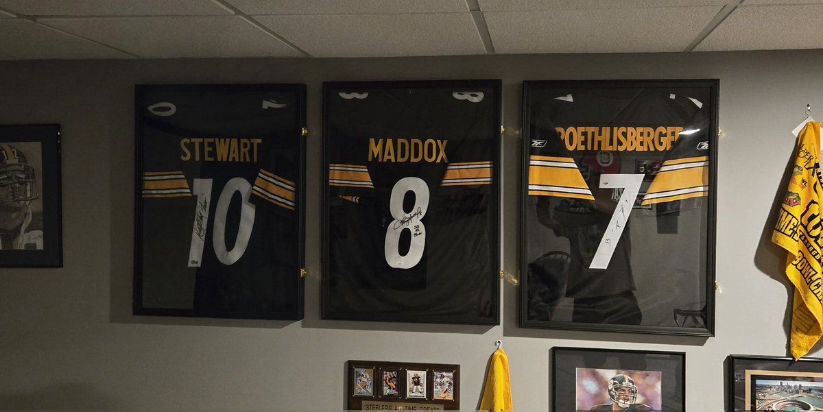 zagzoo71's tweet photo. Thanks to my 2 son's for the @tommymad8... 1 Qb left to add to QB section of thr wall... waiting for a @Bradshaw12T signing. 
#steelernation #herewego 
@_BigBen7 @KSlash10 ! https://t.co/QQ1wEz0fHn