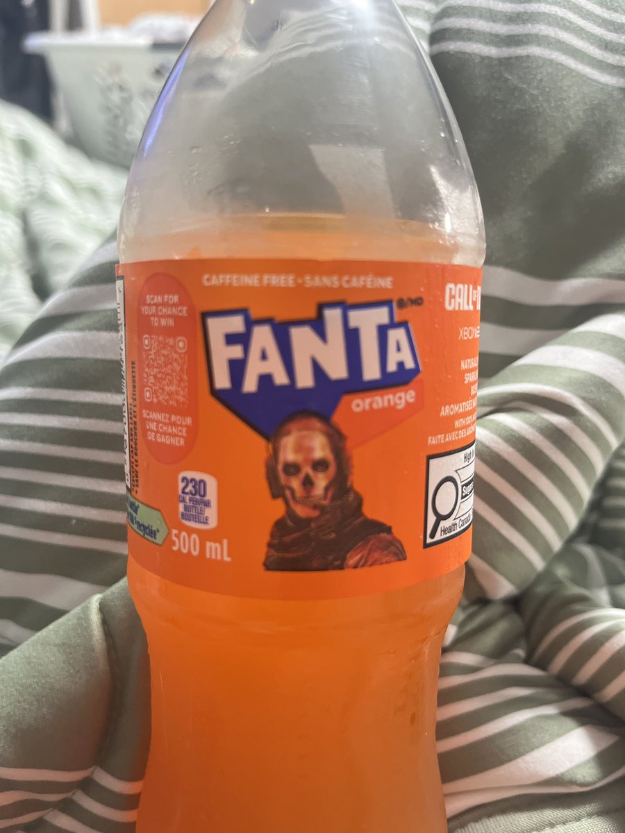 Strawberry_Cuts's tweet photo. Fanta is tasting extra good today 😏 https://t.co/uT2p80QPTD