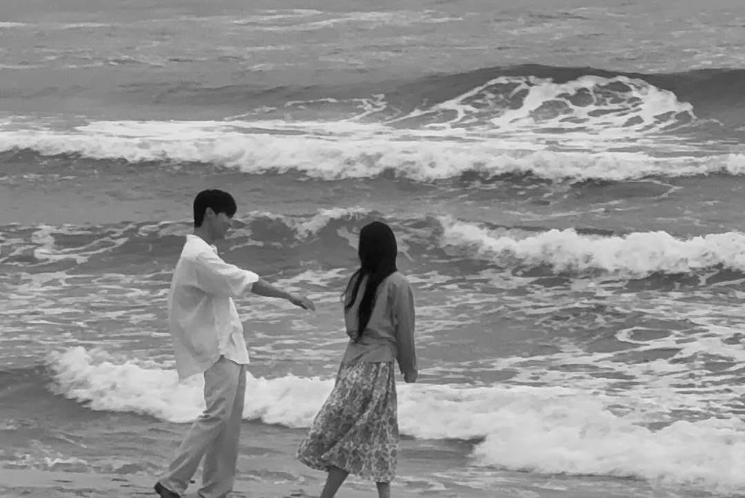 jwimwin_'s tweet photo. THIS literally looks like a pre-wedding photo, the vibes are just insane!! anyone who hasn't watched #myroyalnemesis would 100% believe that actress Shin Seori and CEO Cha Segye are actually getting married 😭 https://t.co/bp1W822BEH