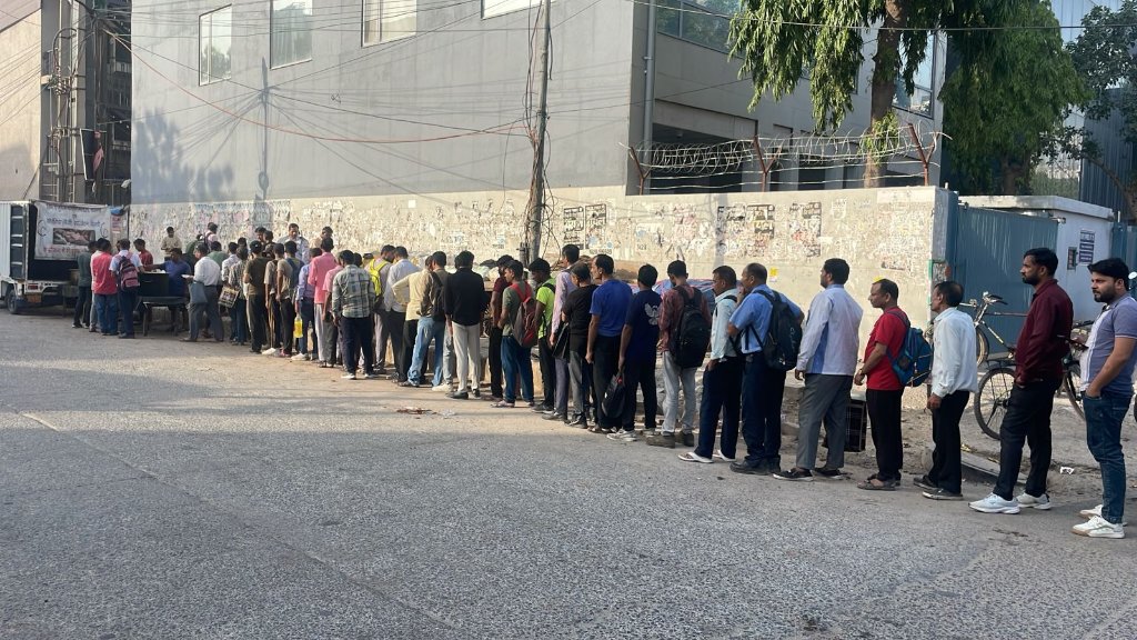 CKPFoundation's tweet photo. Today, at Peer Baba, Phase-1, Udyog Vihar, Dundahera, Gurugram, we served over 1,200 plates of food through our free food distribution drive. The initiative supported people in need and reflected our commitment to care, humanity and meaningful community service.
@CMODelhi https://t.co/zsHBa0gv2G