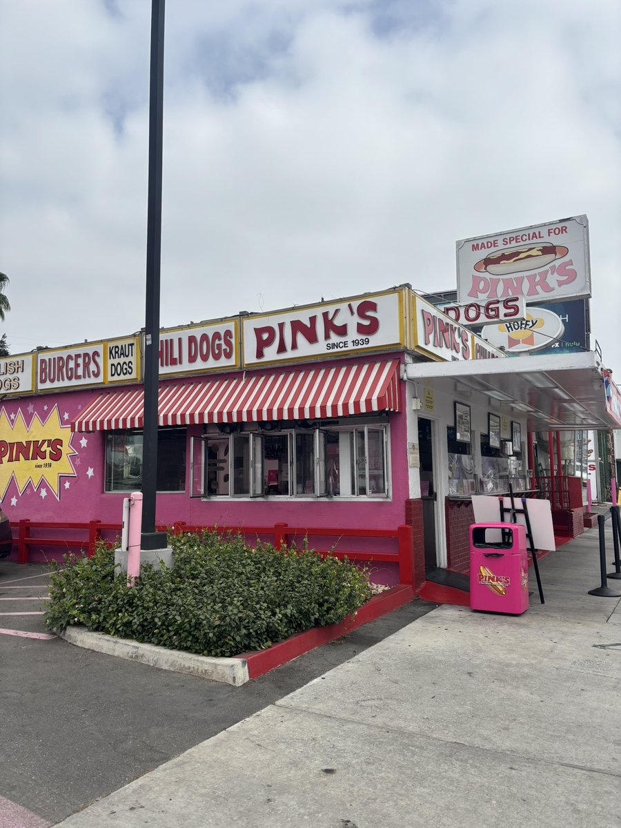 miechan_0414's tweet photo. LAに到着して10年ぶりのPINK'Sへ🌭🩷 https://t.co/qUZ49AOtvk
