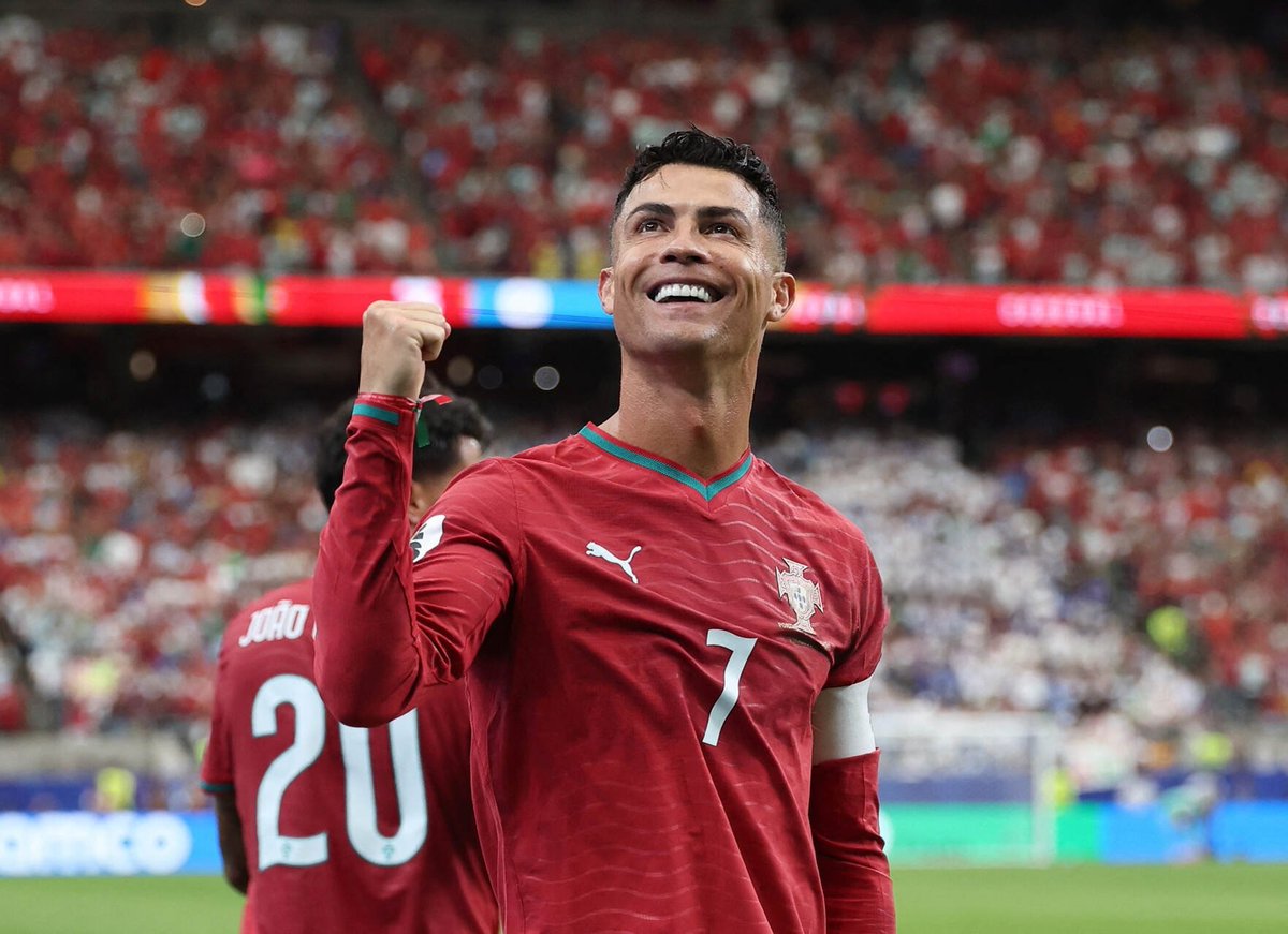 HQpcrt's tweet photo. Cristiano Ronaldo 🐐 #FIFAWorldCup https://t.co/A3fhK89HoD