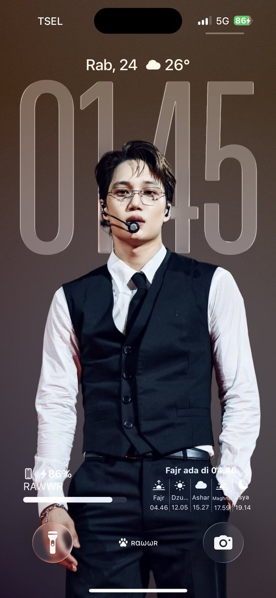 helloxora's tweet photo. langsung kujadikan wallpaper malam ini juga🥰🥰🥰 https://t.co/5fKpedu1Z8